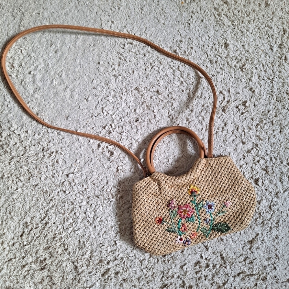 Vintage Embroidered Beaded Straw Purse